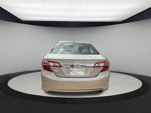 Used 2014 Toyota Camry XLE w/ Leather Package FWD image 4