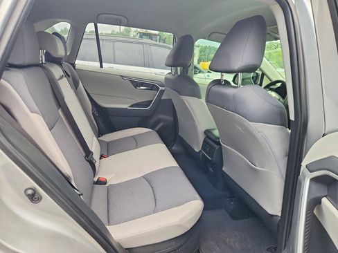 Used 2025 Toyota RAV4 XLE AWD/4WD image 9