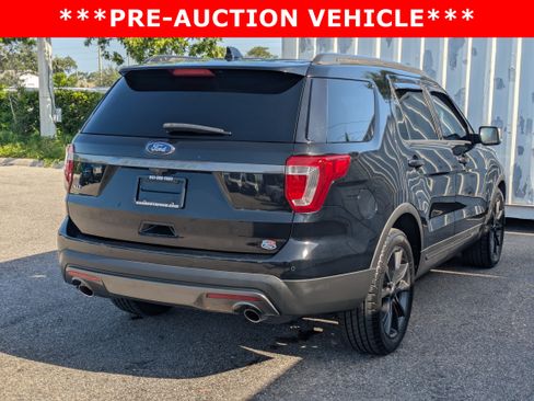 Used 2017 Ford Explorer XLT w/ Equipment Group 202A FWD image 5