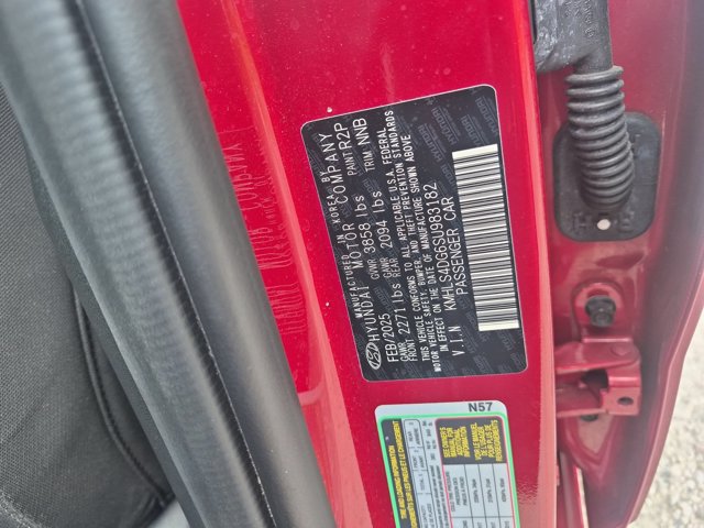Used 2025 Hyundai Elantra SEL FWD image 36