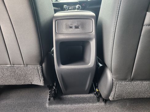New 2026 Chevrolet Trax RS w/ Sunroof Package FWD image 17