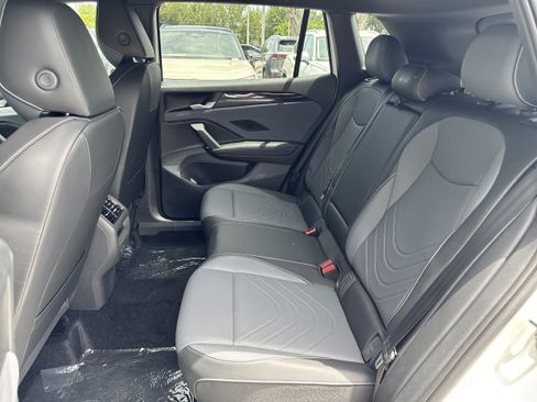 New 2026 Volkswagen Tiguan SE R-Line FWD image 19