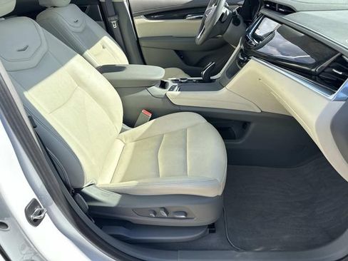 Used 2023 Cadillac XT6 Premium Luxury w/ Technology Package FWD image 8
