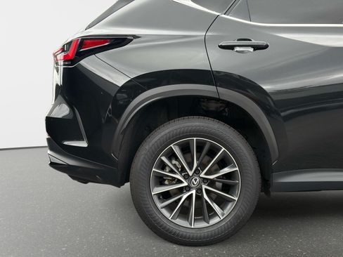Used 2025 Lexus NX 250 FWD w/ Towing Package (2000 Lbs) image 18
