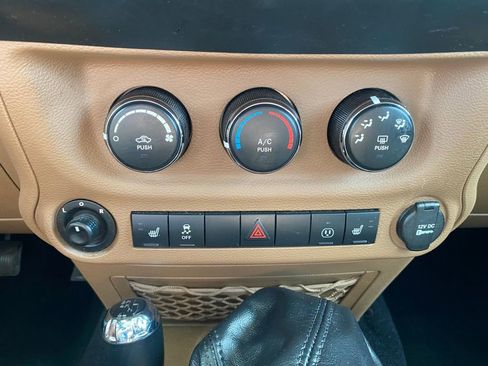 Used 2016 Jeep Wrangler Unlimited Sahara w/ Connectivity Group image 20