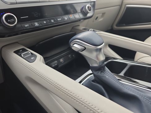 Used 2024 Kia Telluride EX w/ EX Captain's Chair Package image 32