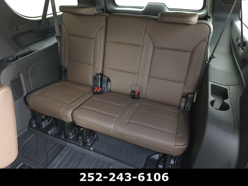 Used 2025 Chevrolet Suburban High Country AWD/4WD image 35