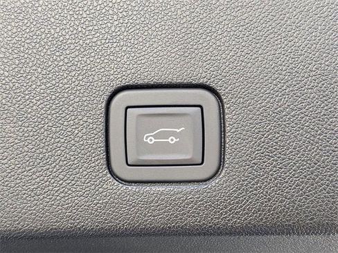 New 2025 Cadillac XT6 Luxury image 16