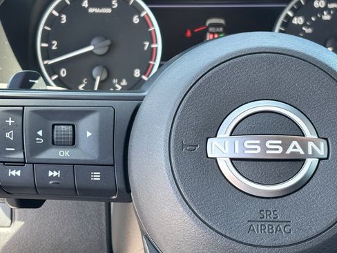 Used 2023 Nissan Rogue S FWD image 19
