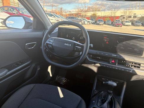Used 2025 Kia K4 LXS image 33