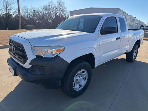 Used 2016 Toyota Tacoma SR5 image 1