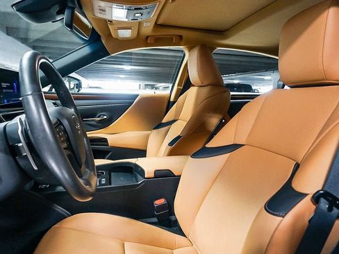 Used 2024 Lexus ES 300h w/ Premium Package image 18