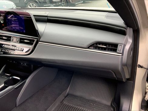 Certified 2024 Lexus ES 350 w/ Premium Package image 18