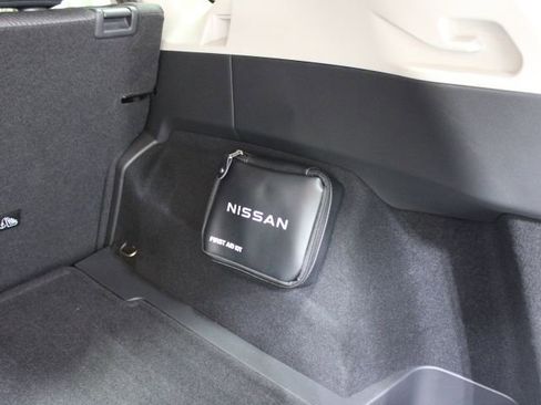 Used 2024 Nissan Rogue SV image 14