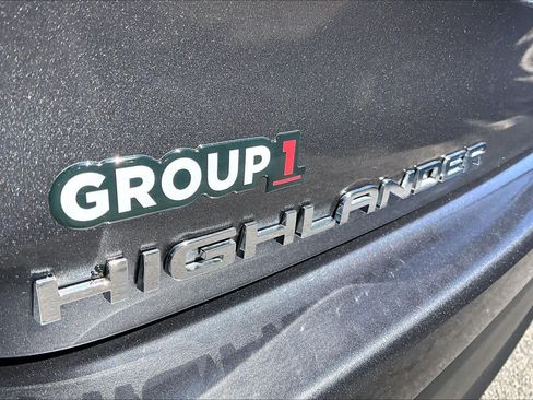 Used 2023 Toyota Highlander XLE AWD/4WD image 10