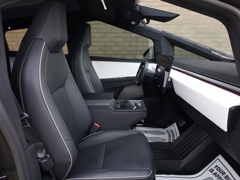 Used 2024 Tesla Cybertruck AWD Crew Cab image 30