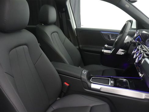 New 2026 Mercedes-Benz GLB 250 GLB 250 image 9