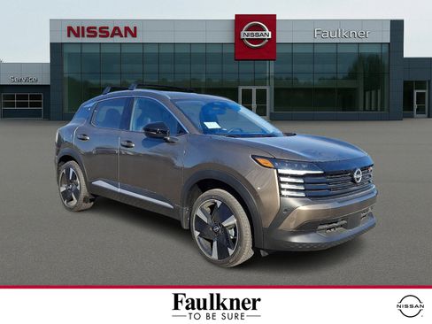 New 2026 Nissan Kicks SR w/ Cold Weather Package AWD/4WD image 1