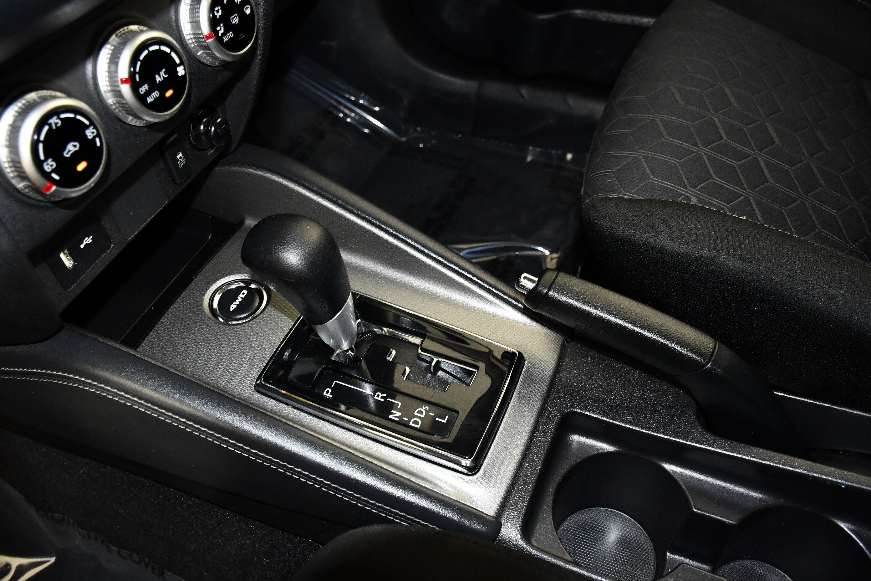 Used 2024 Mitsubishi Outlander Sport SE AWD/4WD image 28