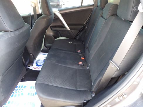 Used 2017 Toyota RAV4 LE FWD image 12