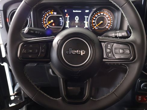 Used 2025 Jeep Gladiator Rubicon image 3