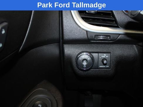 Used 2016 Chevrolet Traverse LT w/ Style and Technology Package FWD image 18