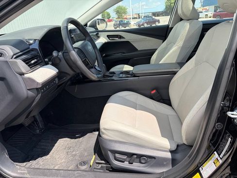 Used 2025 Toyota Camry XLE AWD/4WD image 14