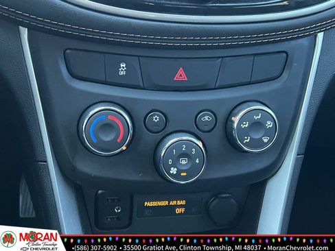 Certified 2022 Chevrolet Trax LT w/ LT Convenience Package image 21