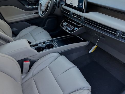 New 2024 Lincoln Corsair Reserve w/ Equipment Group 202A image 14