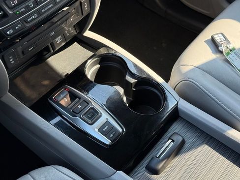 Used 2016 Honda Pilot Touring image 32
