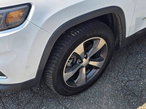Used 2019 Jeep Cherokee Limited w/ Luxury Group AWD/4WD image 19