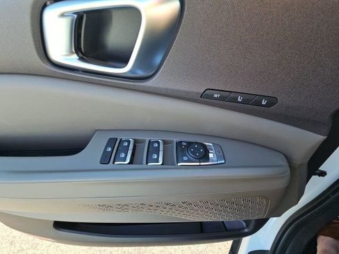 New 2026 Kia Carnival EX FWD image 22