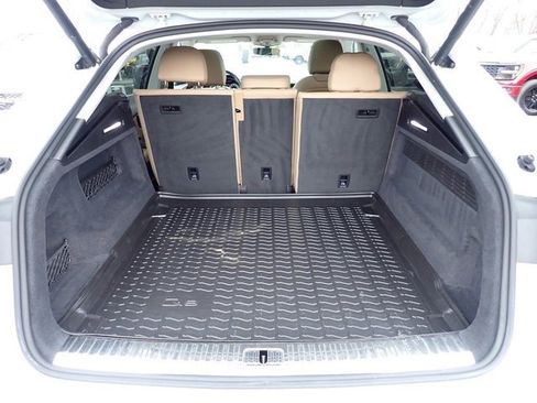 Used 2019 Audi Q8 Premium w/ Convenience Package image 9