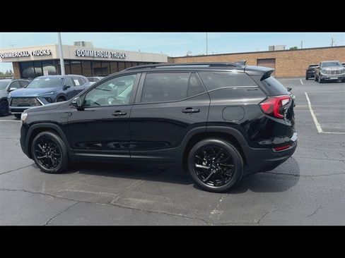 Used 2023 GMC Terrain SLE w/ Driver Convenience Package FWD image 6