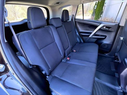 Used 2018 Toyota RAV4 XLE AWD/4WD image 20