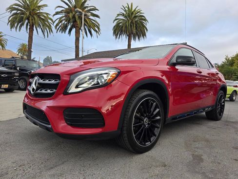 Used 2018 Mercedes-Benz GLA 250 4MATIC w/ AMG Line Exterior image 3