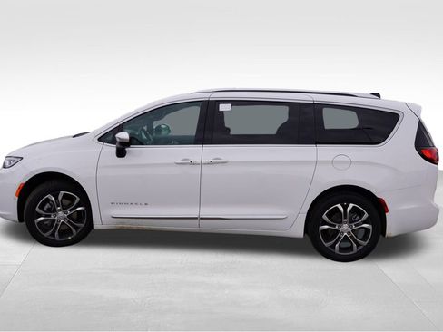 New 2026 Chrysler Pacifica Pinnacle image 6