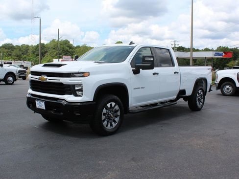 Used 2025 Chevrolet Silverado 2500 Custom w/ Custom Value Package AWD/4WD image 9