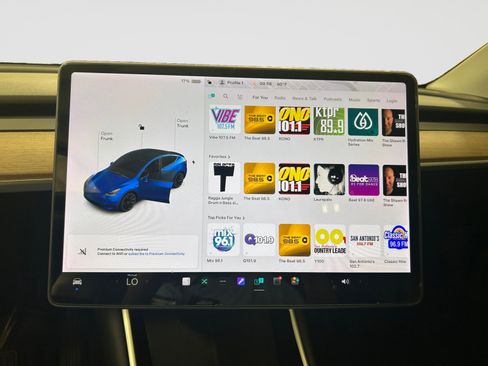Used 2021 Tesla Model Y Long Range AWD/4WD image 20