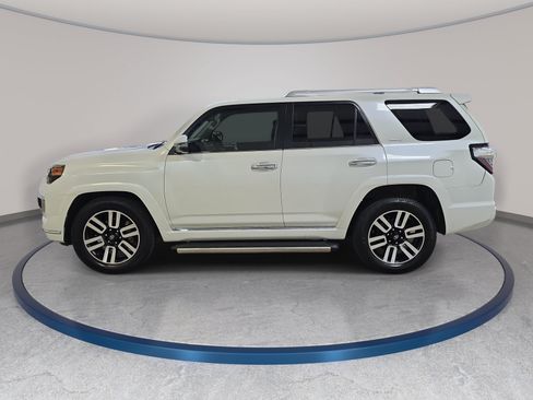 Used 2022 Toyota 4Runner Limited AWD/4WD image 9
