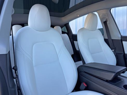 Used 2021 Tesla Model Y Long Range image 38