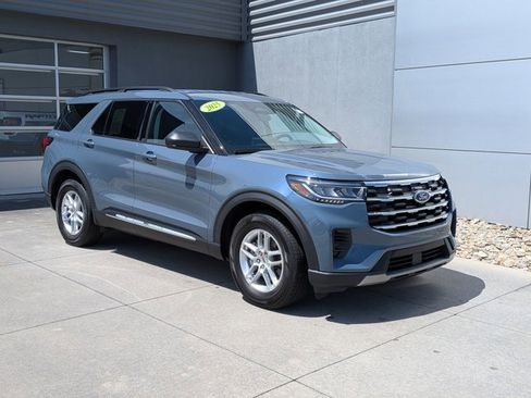 Certified 2025 Ford Explorer Active RWD image 1