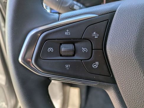 Used 2025 Chevrolet Trax LT w/ LT Convenience Package image 23