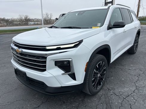 Used 2025 Chevrolet Traverse LT w/ Sun and Wheel Package AWD/4WD image 9