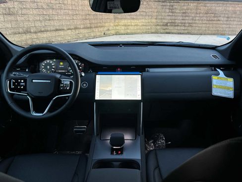 Used 2025 Land Rover Discovery Sport Dynamic SE image 8