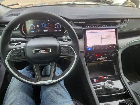 Used 2023 Jeep Grand Cherokee L Limited w/ Luxury Tech Group II image 3