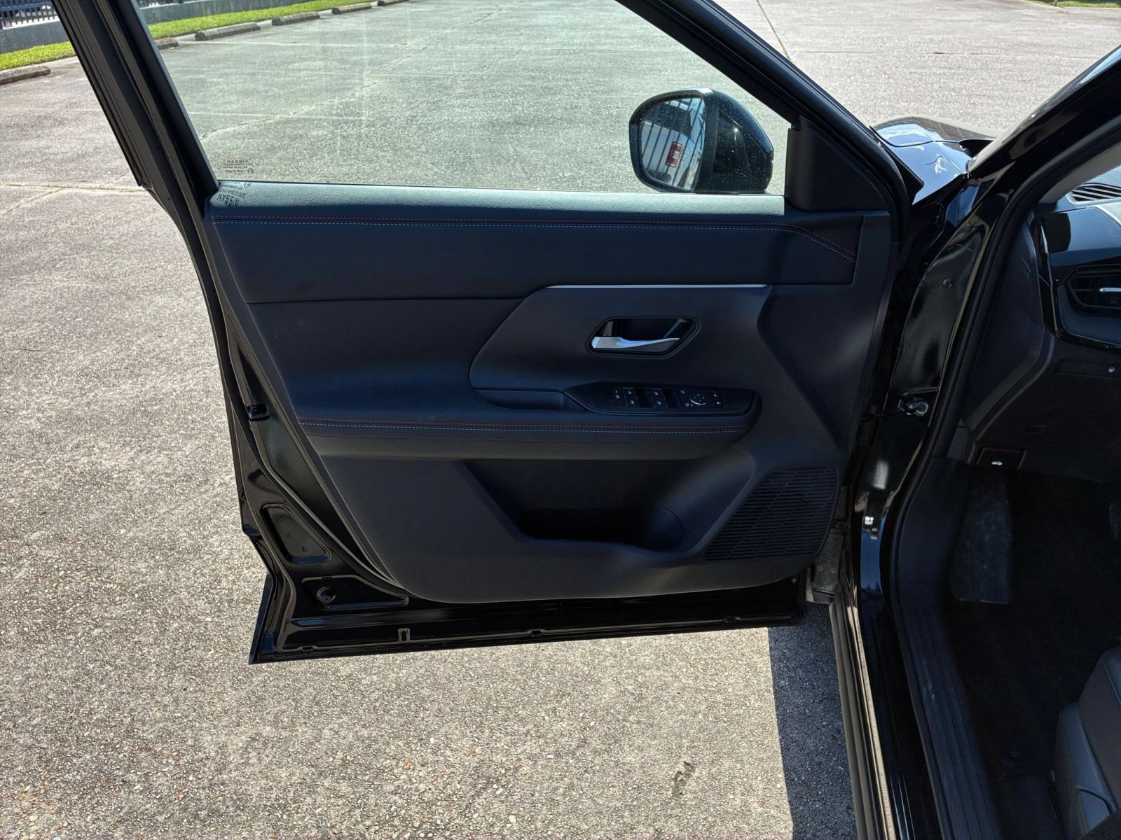 Used 2026 Nissan Kicks SR FWD image 18