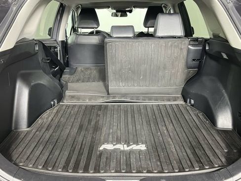 Used 2020 Toyota RAV4 XLE Premium image 28