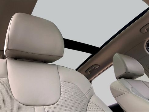 Certified 2025 Kia Sorento S w/ Panoramic Sunroof Package FWD image 14