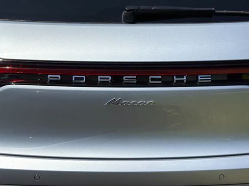 Certified 2024 Porsche Macan AWD/4WD image 32